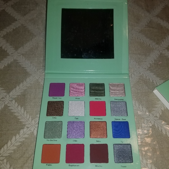 THICC LASH COSMETICS SIPS TEA PALETTE - Picture 2 of 5